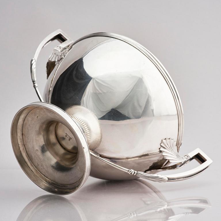 A Swiss silver tureen with lid, mark of Bossard & Sohn, 20th Century.