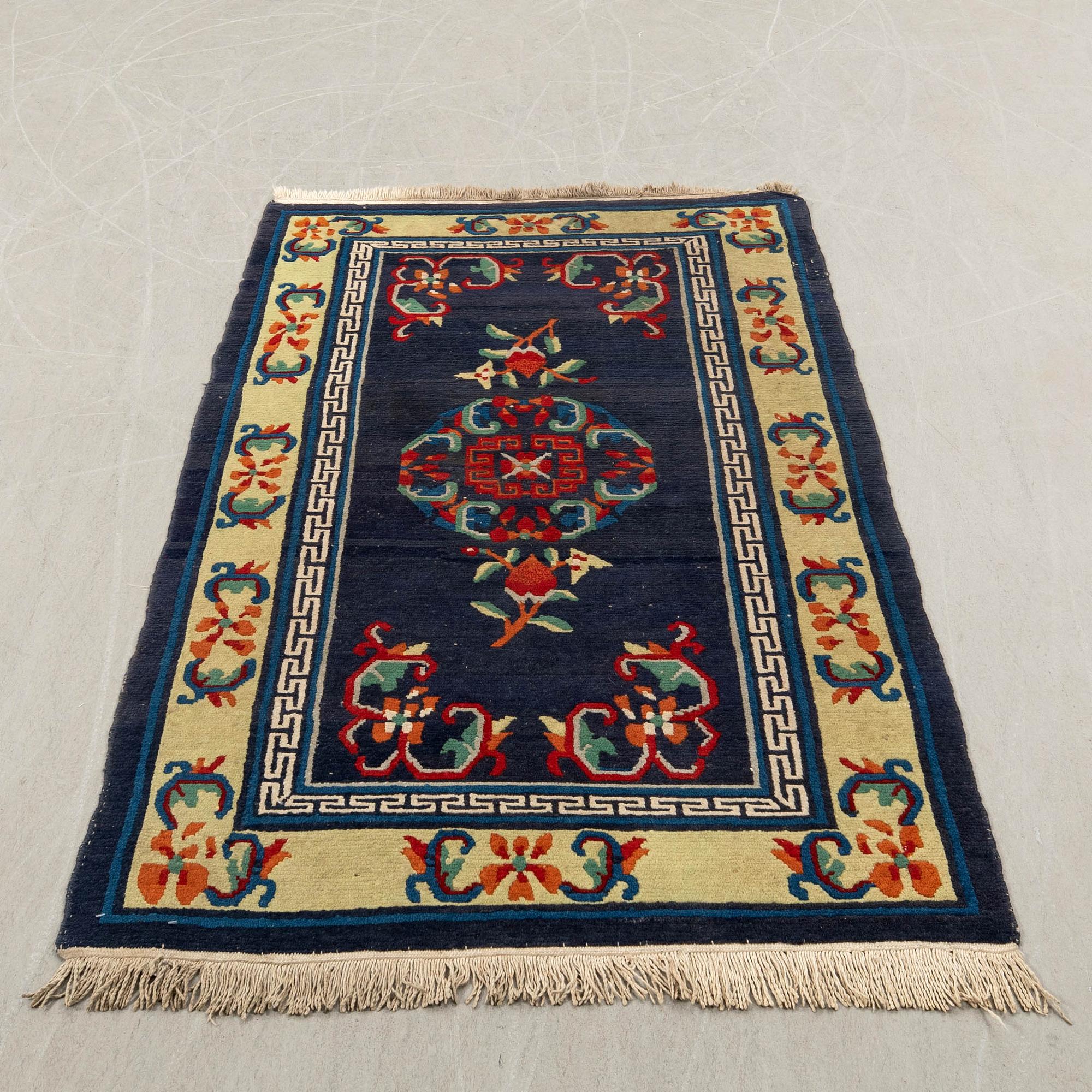 A Tibetan old/semi-antique rug, c. 167 x 95 cm.