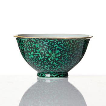 Skål, porslin. Qingdynastin med Qianlongs märke.