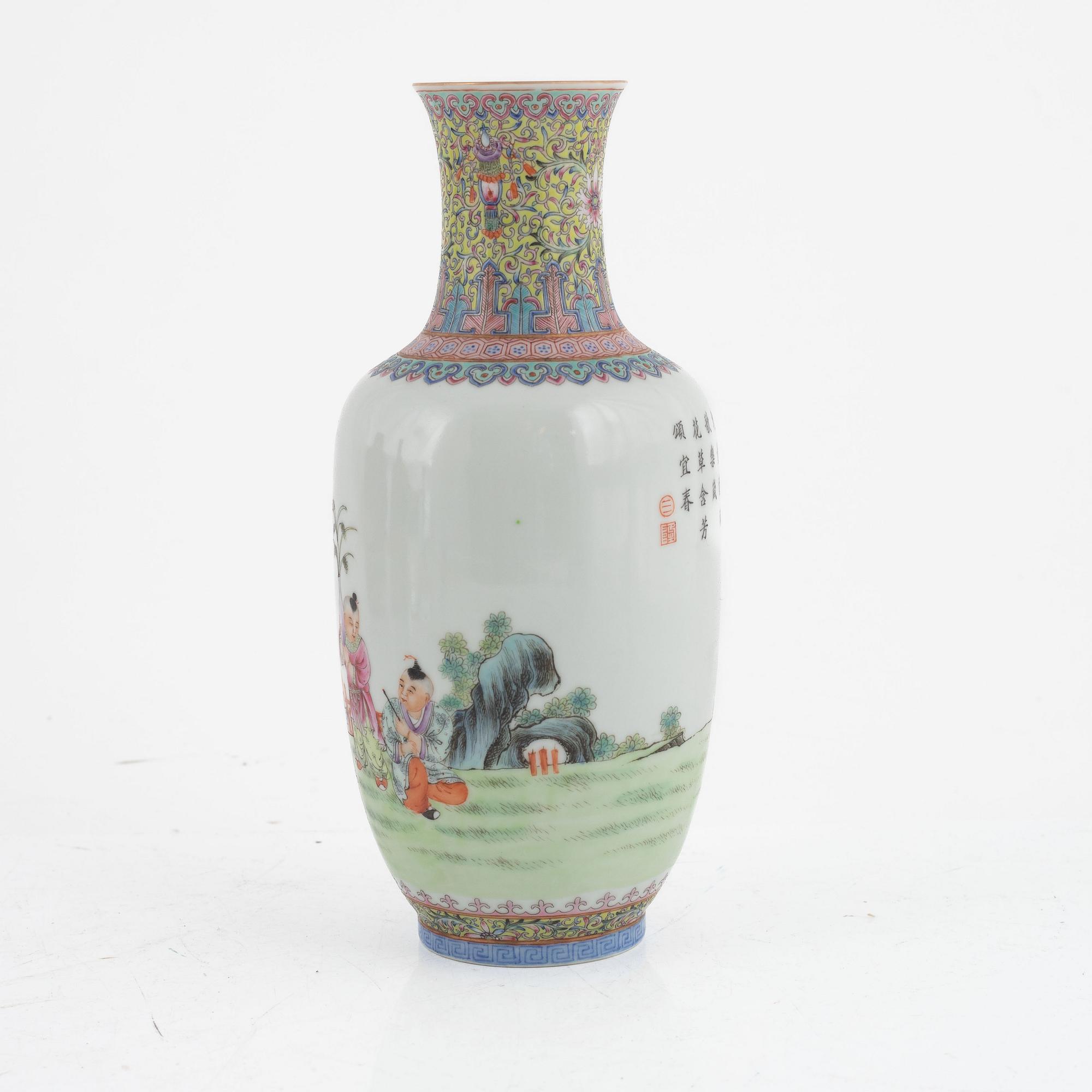 Vas, äggskalsporslin, Kina, 1900-tal.