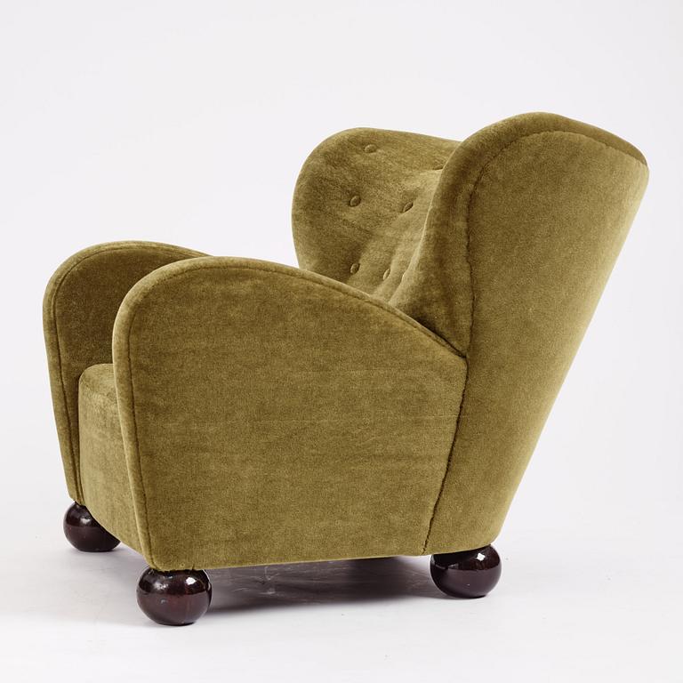 Märta Blomstedt, an 'Aulanko' armchair, Kantosen Puutyö Oy, Finland, designed in 1939 for the Hotel Aulanko in Tammerfors.