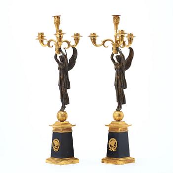 KANDELABRAR, för fyra ljus, ett par, Frankrike, 1800-talets början, Empire.