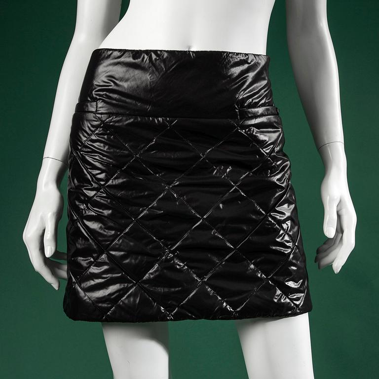 A skirt by CHANEL in size 42.