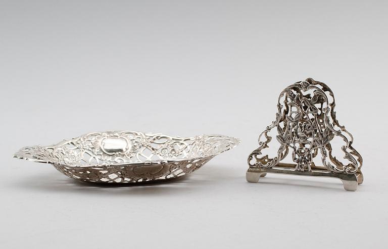 SKÅL OCH SERVETTHÅLLARE, silver, rokokostil, 1900-talets första hälft. Vikt ca 173 gram.