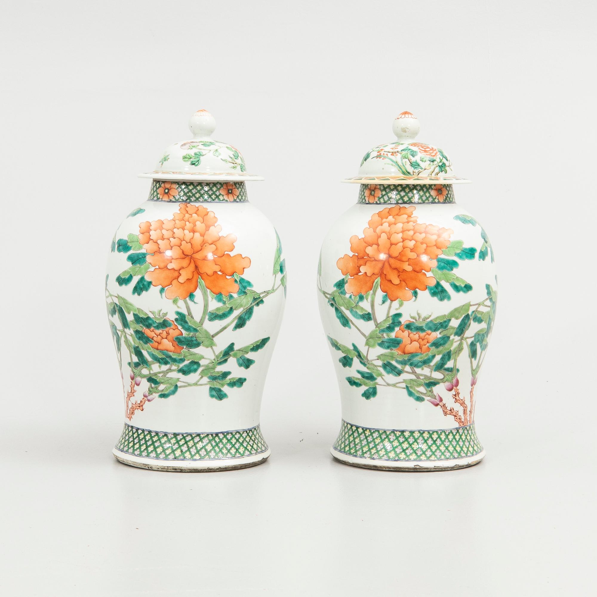 Lock urns, a pair, porcelain, China, 20th century.