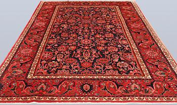 A semi-antique carpet, Nanadj, approx. 309 x 214 cm.