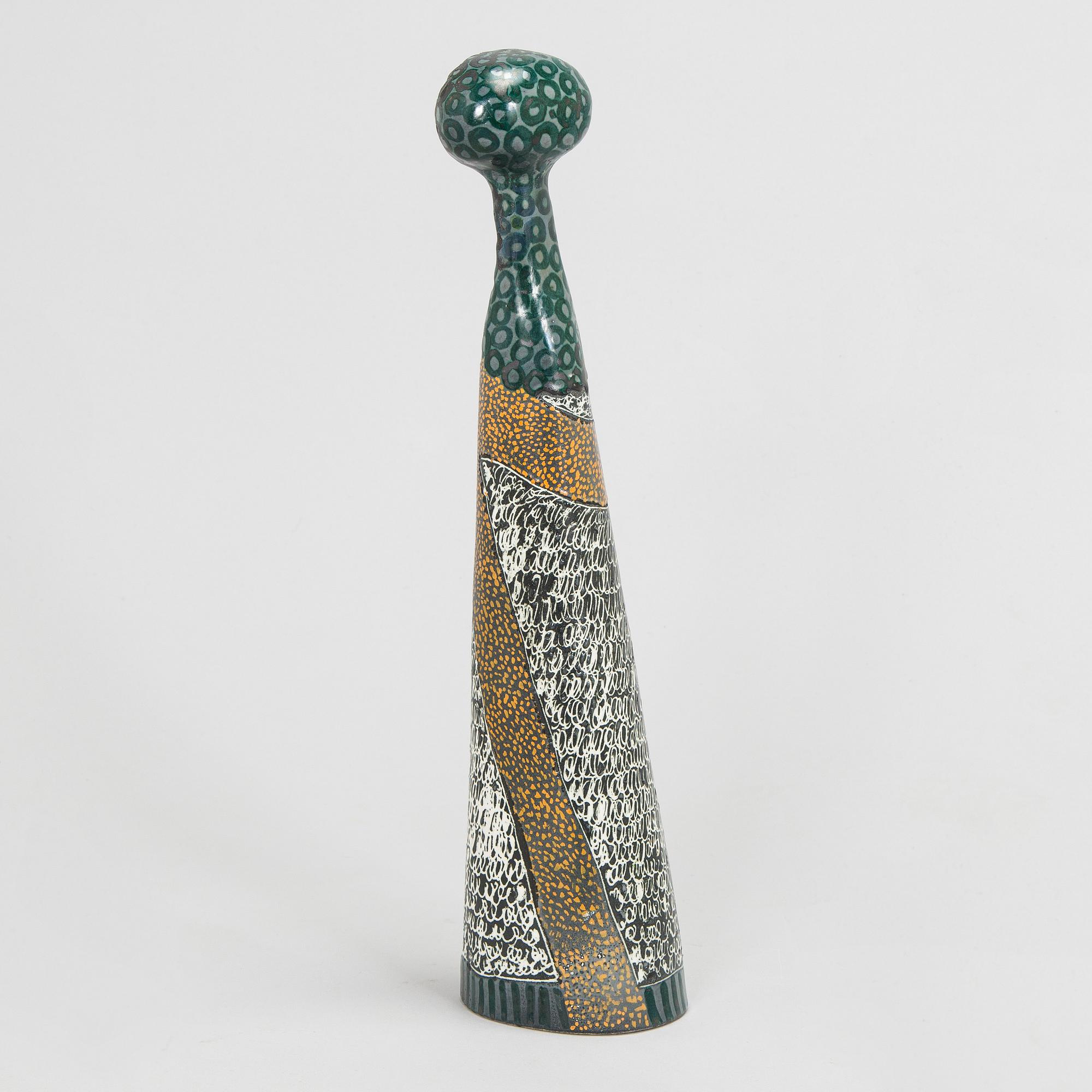 Birger Kaipiainen, veistos, kivitavaraa, signeerattu Kaipiainen.