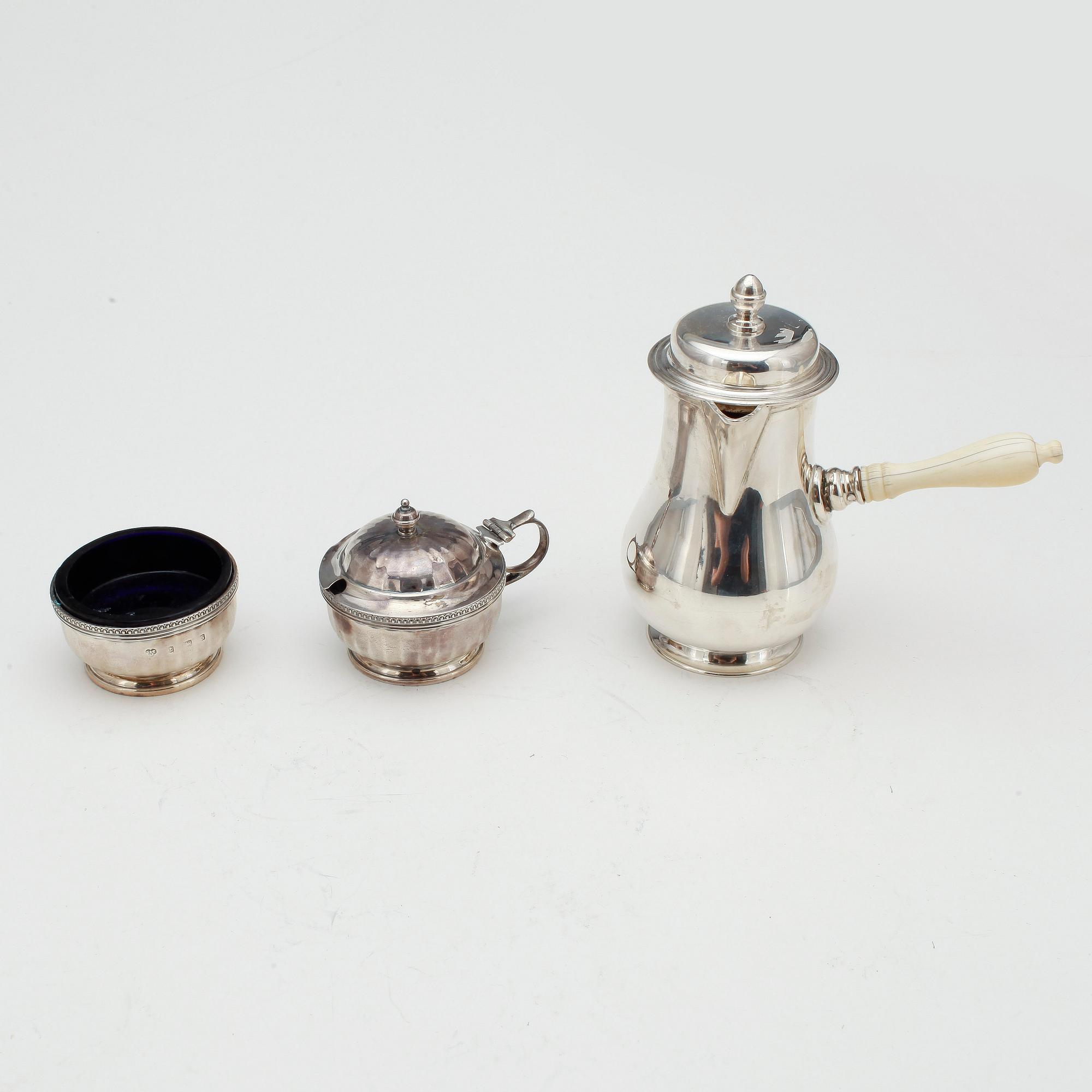 PARTI SILVER, 14  delar, bland annat ett dubbelsaltkar, Berlin 1800-tal. Totalvikt ca 475 gram.