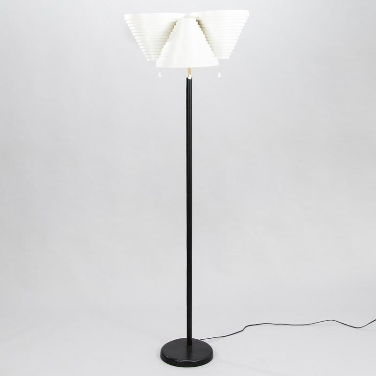 ALVAR AALTO, golvlampa, modell A 809, Valaistustyö.