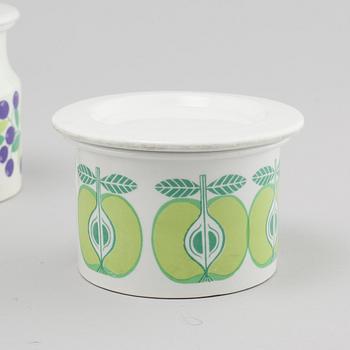 BURKAR MED LOCK, porslin, 7 delar, Arabia, 1900-talets andra hälft.