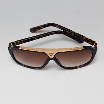 SOLGLASÖGON, "Evidence", Louis Vuitton.