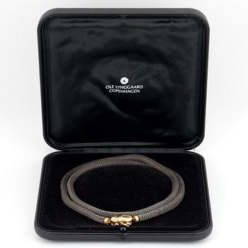 OLE LYNGGAARD, collier i oxiderat silver, lås i form av skalbagge 18K guld med två briljantslipade diamanter.