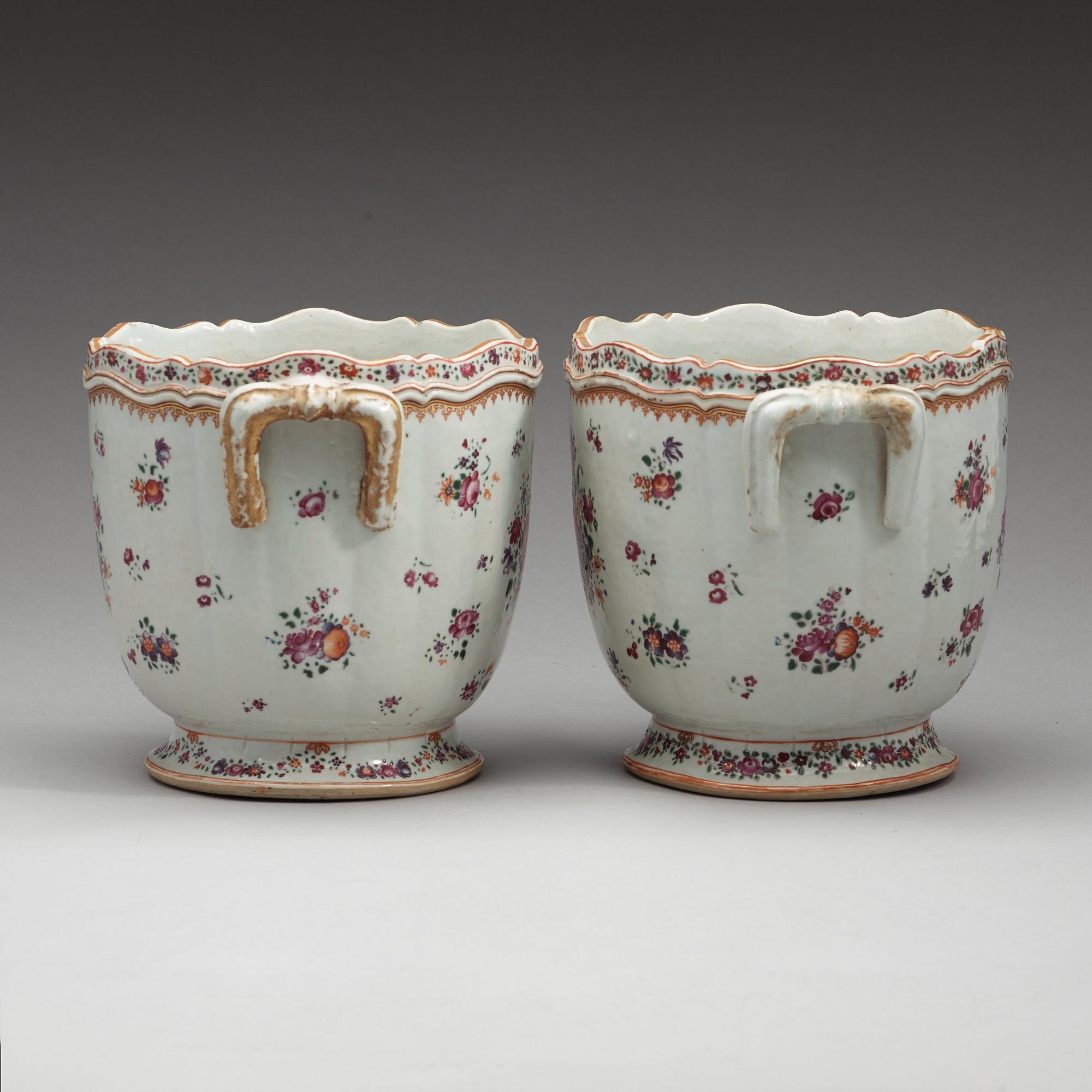 VINKYLARE, ett par, kompaniporslin. Qingdynastin, Qianlong (1736-95).