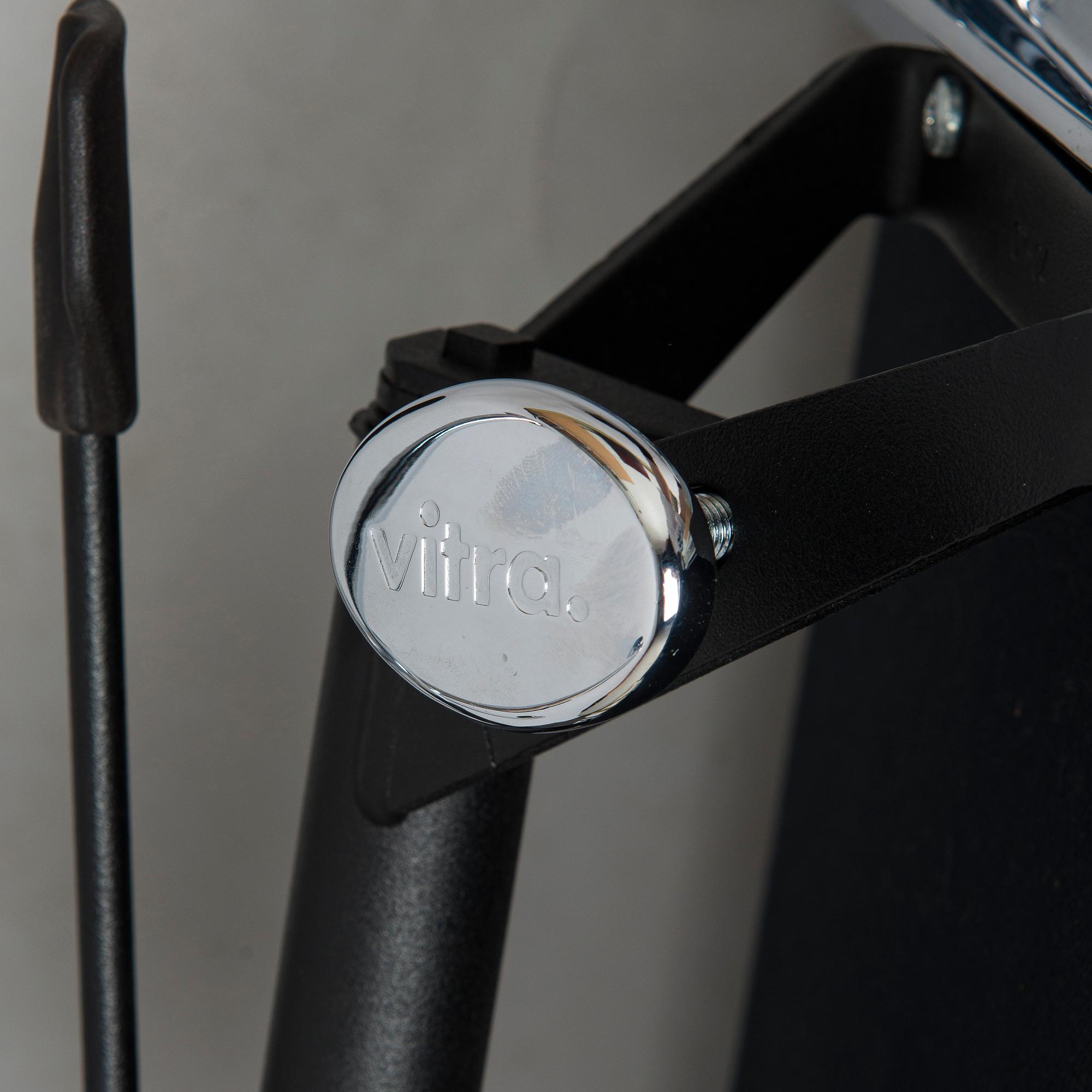 Charles & Ray Eames, kontorsstol, "Soft Pad Chair EA 219, high backrest", Vitra. 2000-tal.