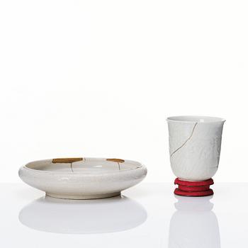 Kopp samt skålfat, blanc de chine. Kina, Qingdynastin, Kangxi (1662-1722).