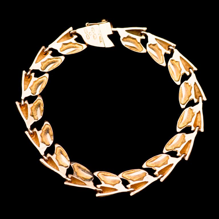 BJÖRN WECKSTRÖM, ARMBAND, "Rullande vågor", 14K guld. Lapponia 1967.