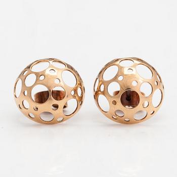 Liisa Vitali, Örhängen "Leppäkerttu", 14K guld. Westerback, Helsingfors 1973.