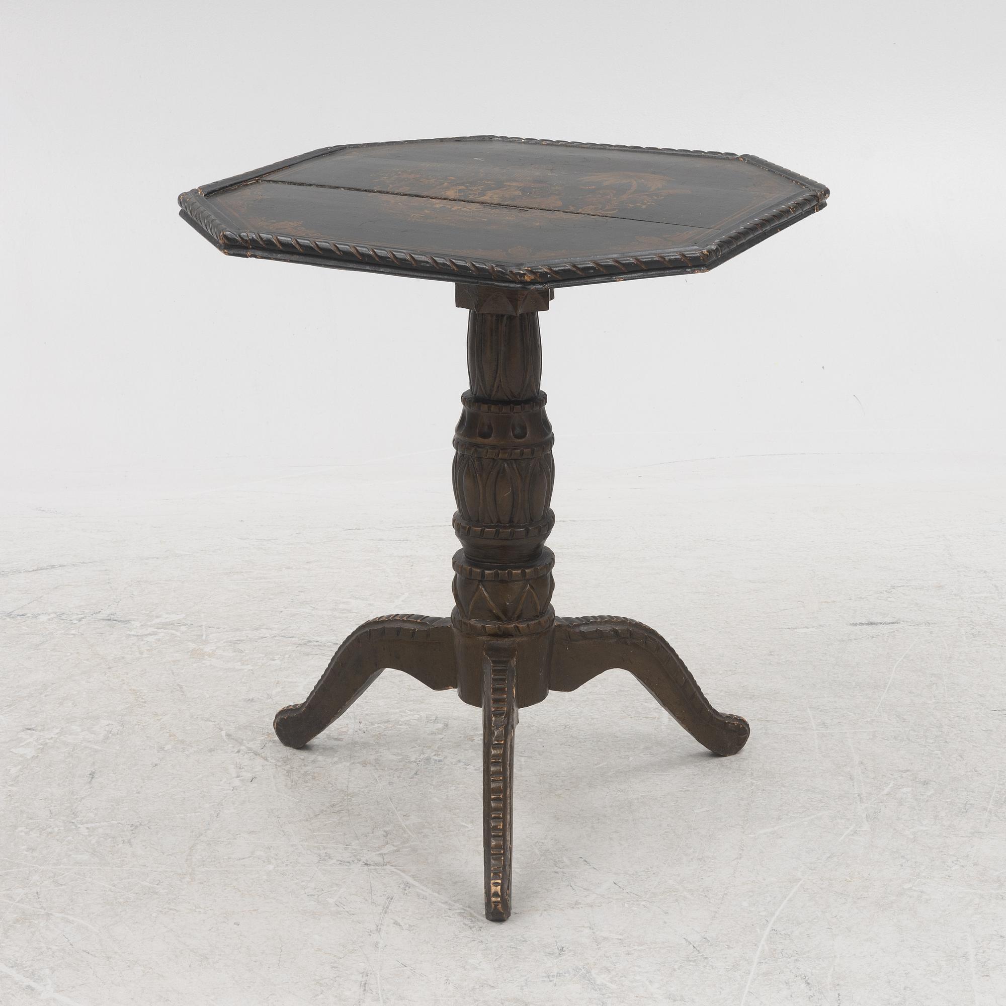 Table on a pillar base, 19th century.