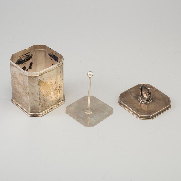 ATELIER BORGILA, tobaksburk med press, sterlingsilver, Stockholm, 1939.