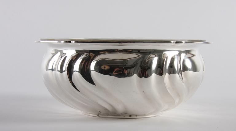 SKÅL med glasinsats, silver, rokokostil, importstämplar.