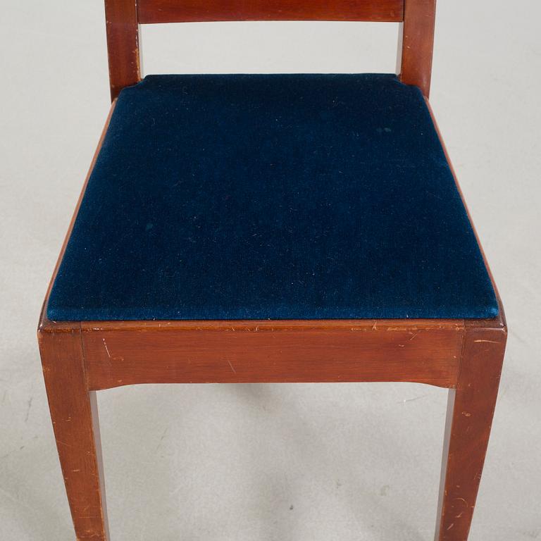 A set of four jugend chairs from the early 20th century.