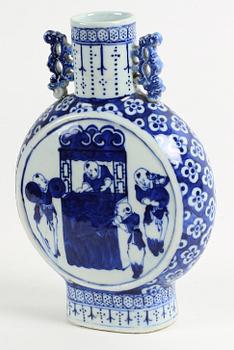 PILGRIMSKRUS, porslin, Kina, 1800-tal.