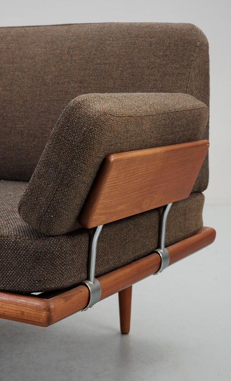 SOFFA, Peter Hvidt & Ola Mölgaard, France & Daverkosen, Danmark.