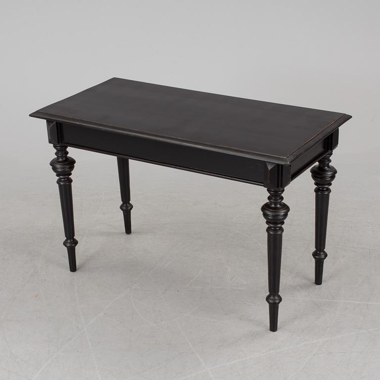 A late 1800s table.