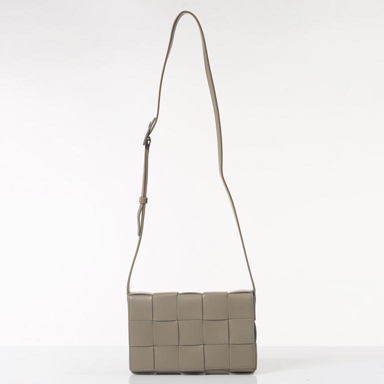 Bottega Veneta, A "Casette" leather bag.