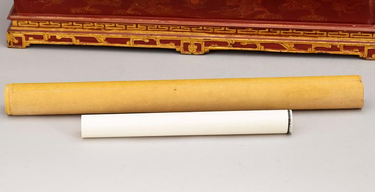 LACKASK MED SKRIVRULLE, Kina, 1900-tal.