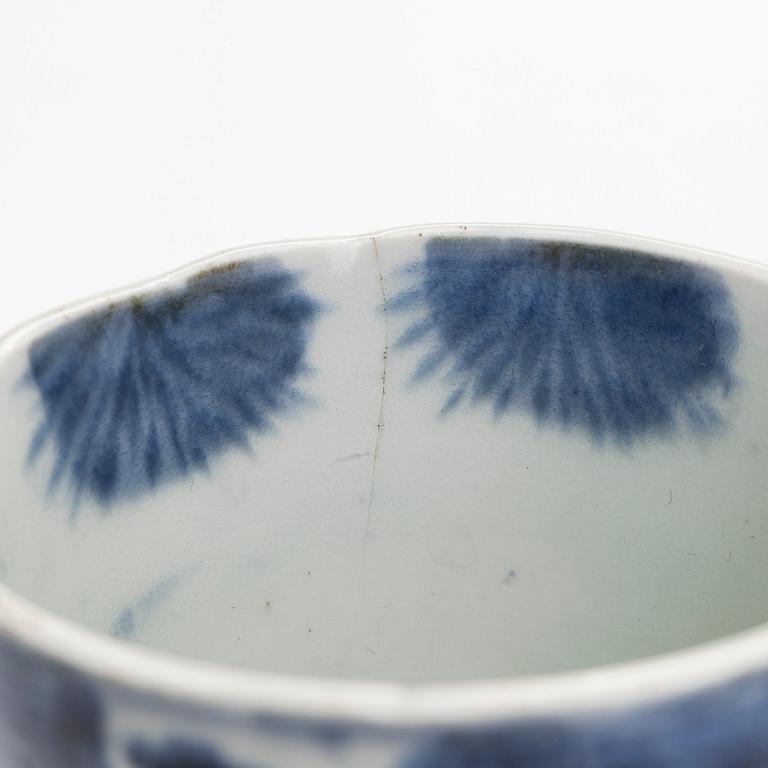 Mugg, porslin, Japan, Meiji (1868-1912) och vas, Meiji, tidigt 1900-tal.