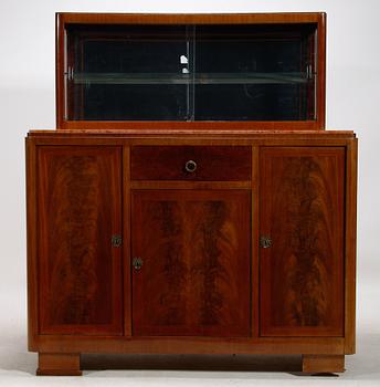 SKÄNK MED VITRINUPPSATS, 1920/30-tal.