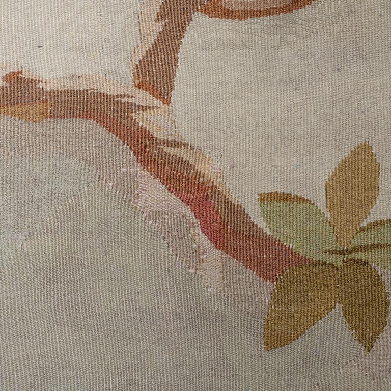 Matta, gobelängteknik, ca 385-387,5 x 391,5-404,5 cm, Aubusson, Frankrike 1800-tal.