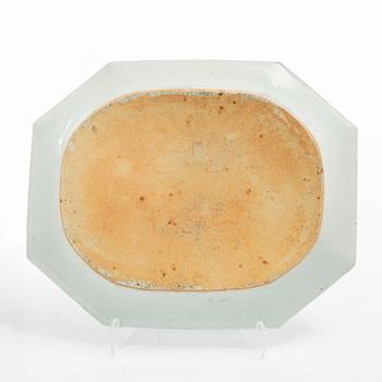 A blue and white serving dish, Qing dynasty, Qianlong (1736-95).