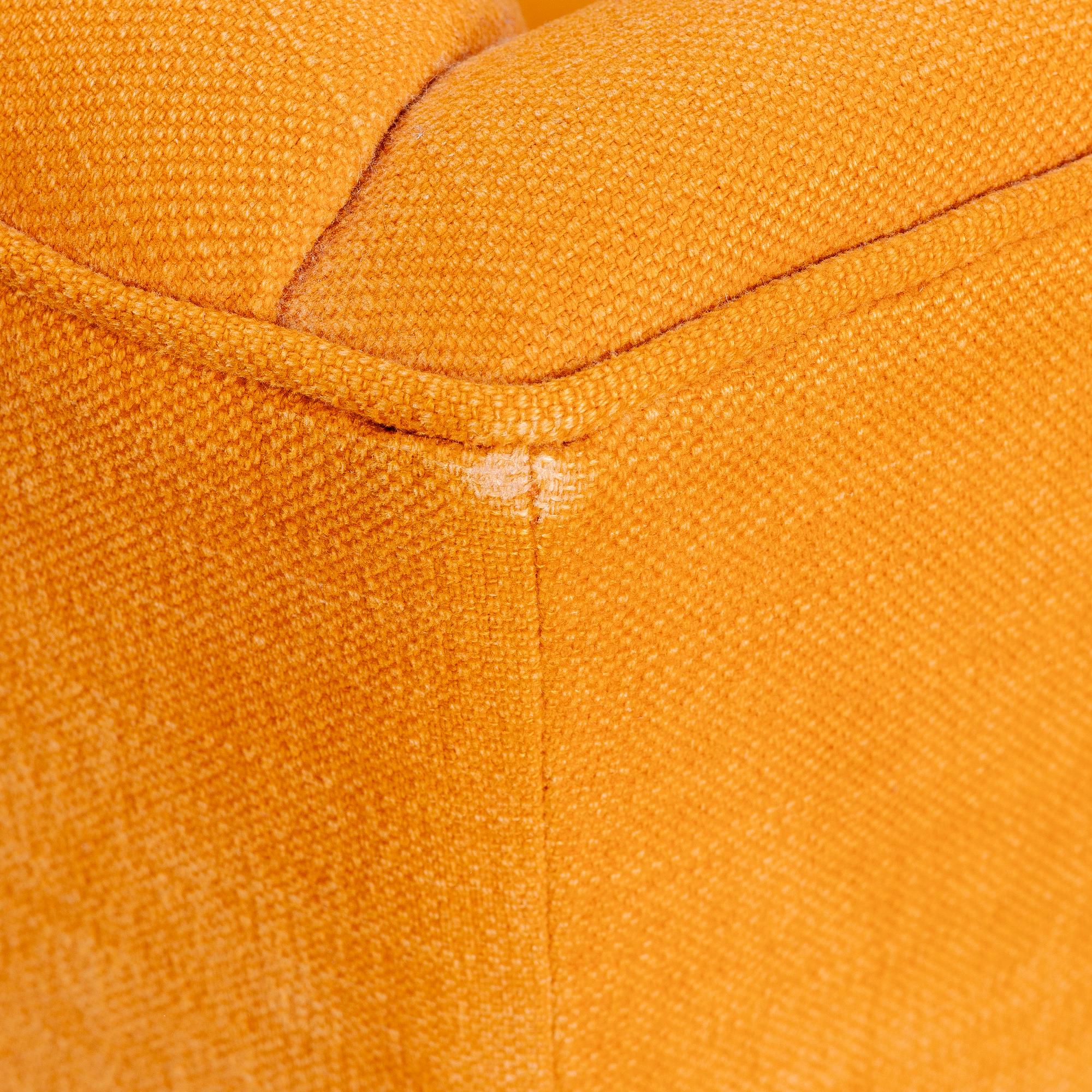 Fåtölj med fotpall, Jio Möbler.