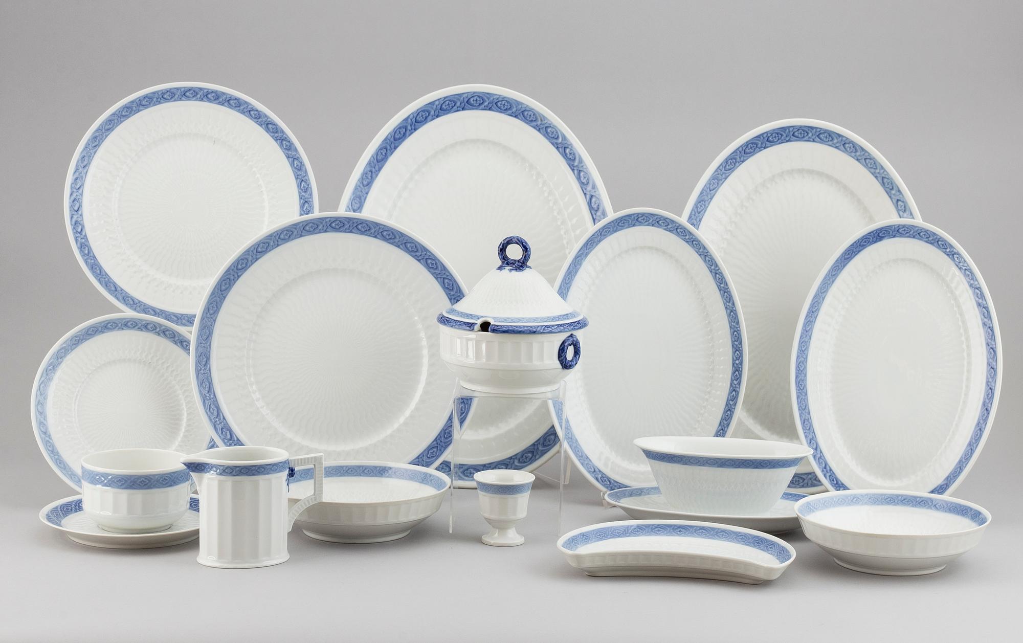 ARNOLD KROG, servis, 45 delar, porslin. "Blå Vifte", Royal Copenhagen, Danmark, 1900-talets andra hälft.