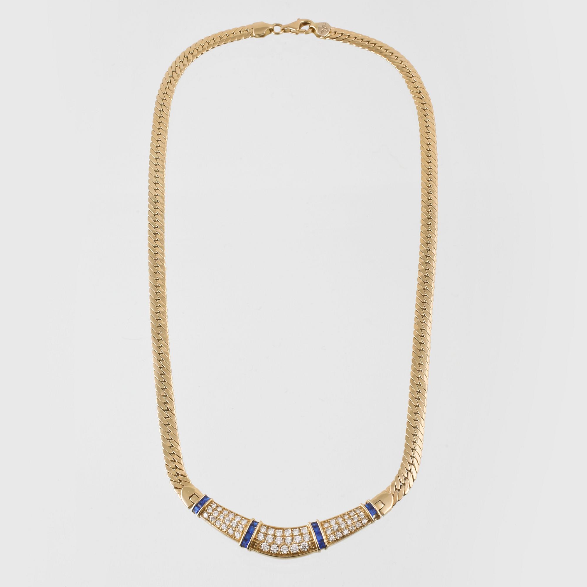 COLLIER, 14K guld med briljantslipade syntetiska vita stenar samt fasettslipade syntetiska blå safirer. Vikt 16,9 gram.