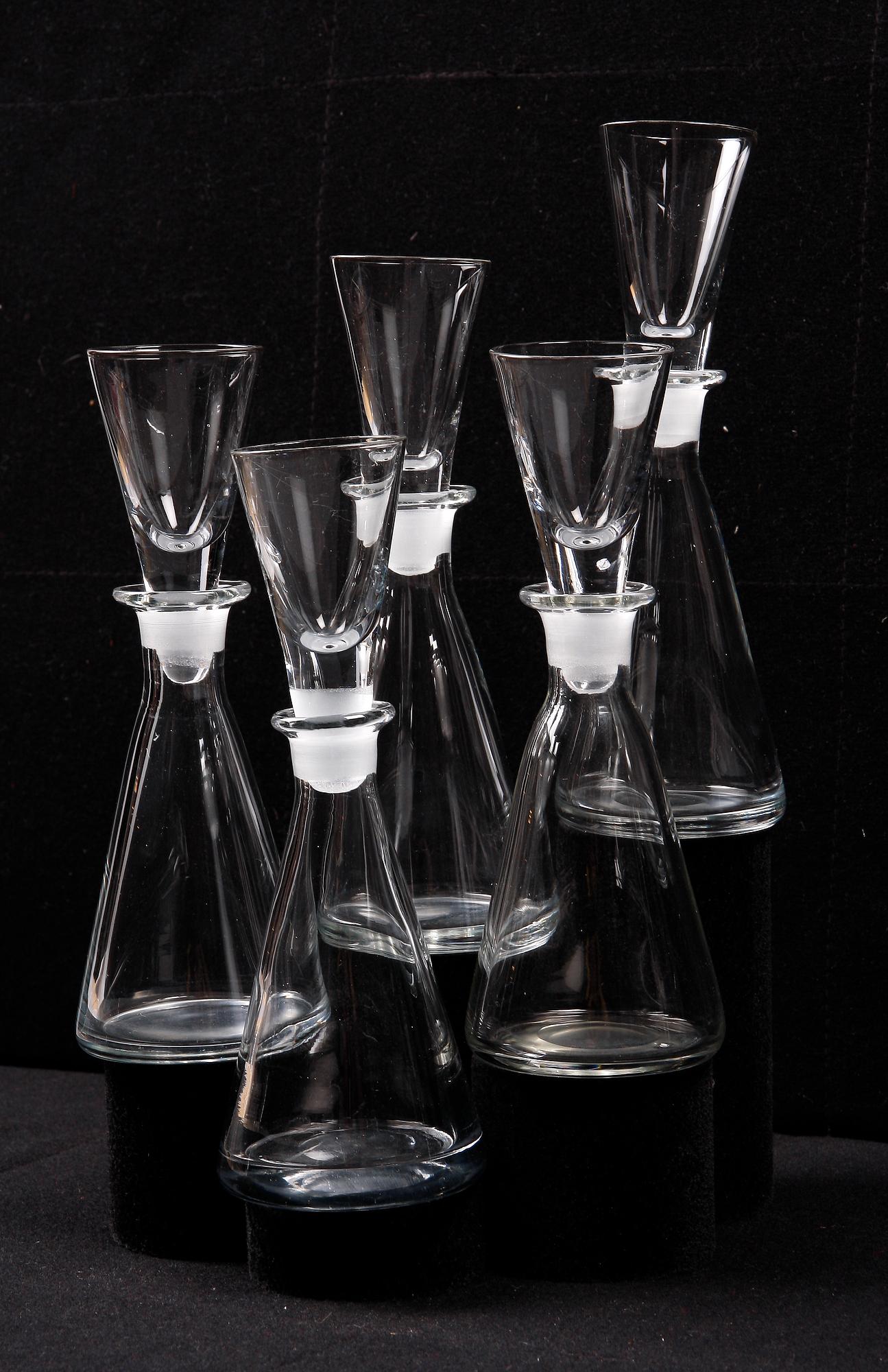 FLASKOR MED SNAPSGLAS, 6 st, Rejmyre.