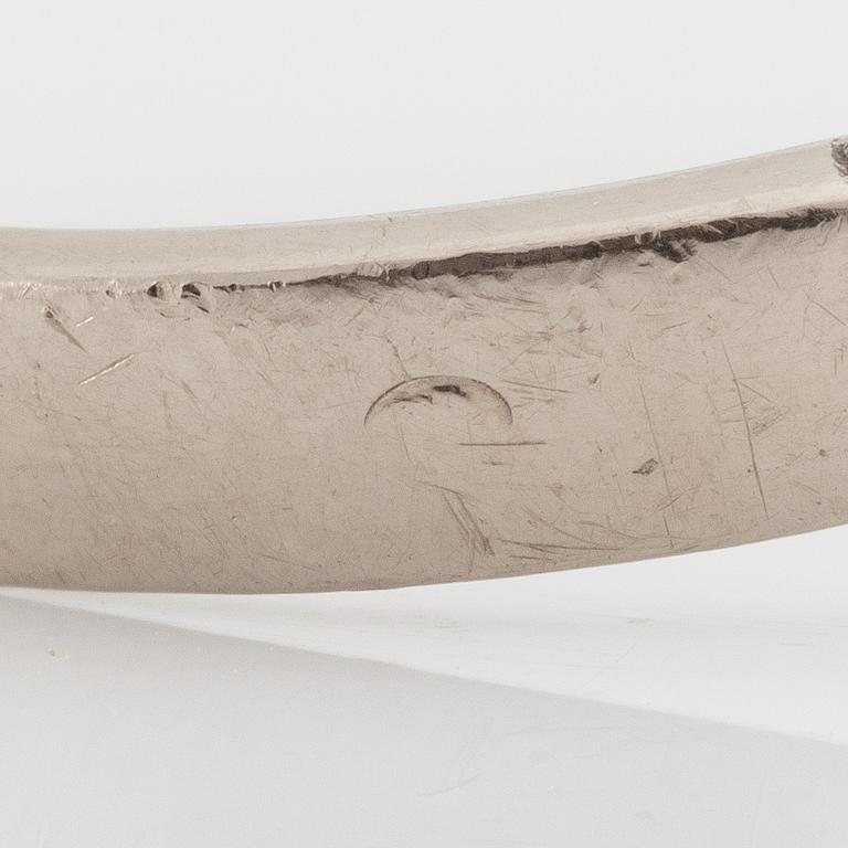 Ring 18K white gold with a cultured pearl.