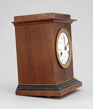 BORDSPENDYL, Karl Johan. Callerström, Stockholm, 1800-tal.