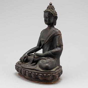 A Thai bronze buddha, 20th century.