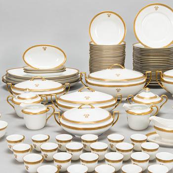 A ca. 235-piece porcelain dinnerware set, Puls H. Holzner Glaspalast Karlsbad, Czechoslovakia 1930s-40s.