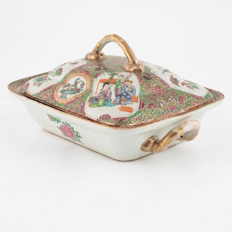 A Canton tureen with cover, 19th century.