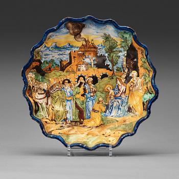 1532. An Italian 17th Century majolica tazza.