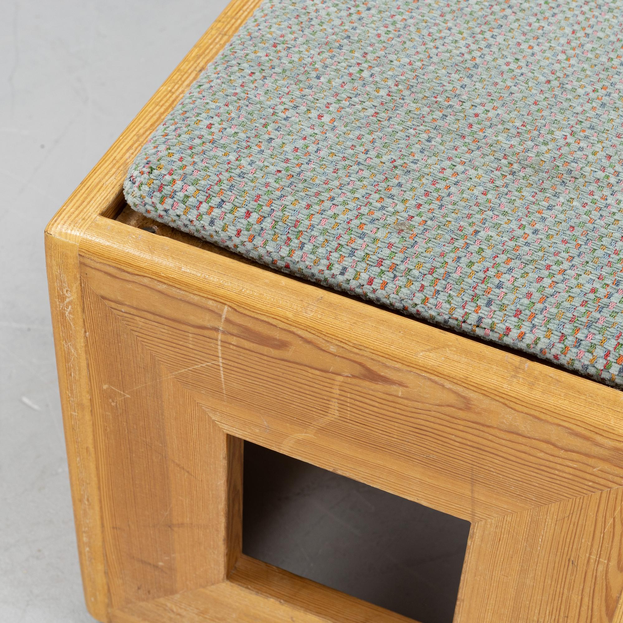 Barnmöbler, fåtölj och pallar, 4 st, 1970-tal.