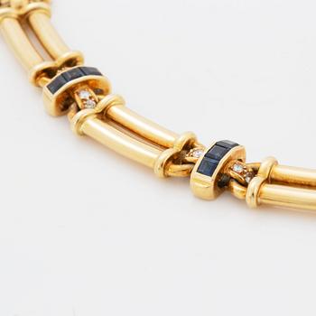 Collier, 18K guld med briljantslipade diamanter och safirer.