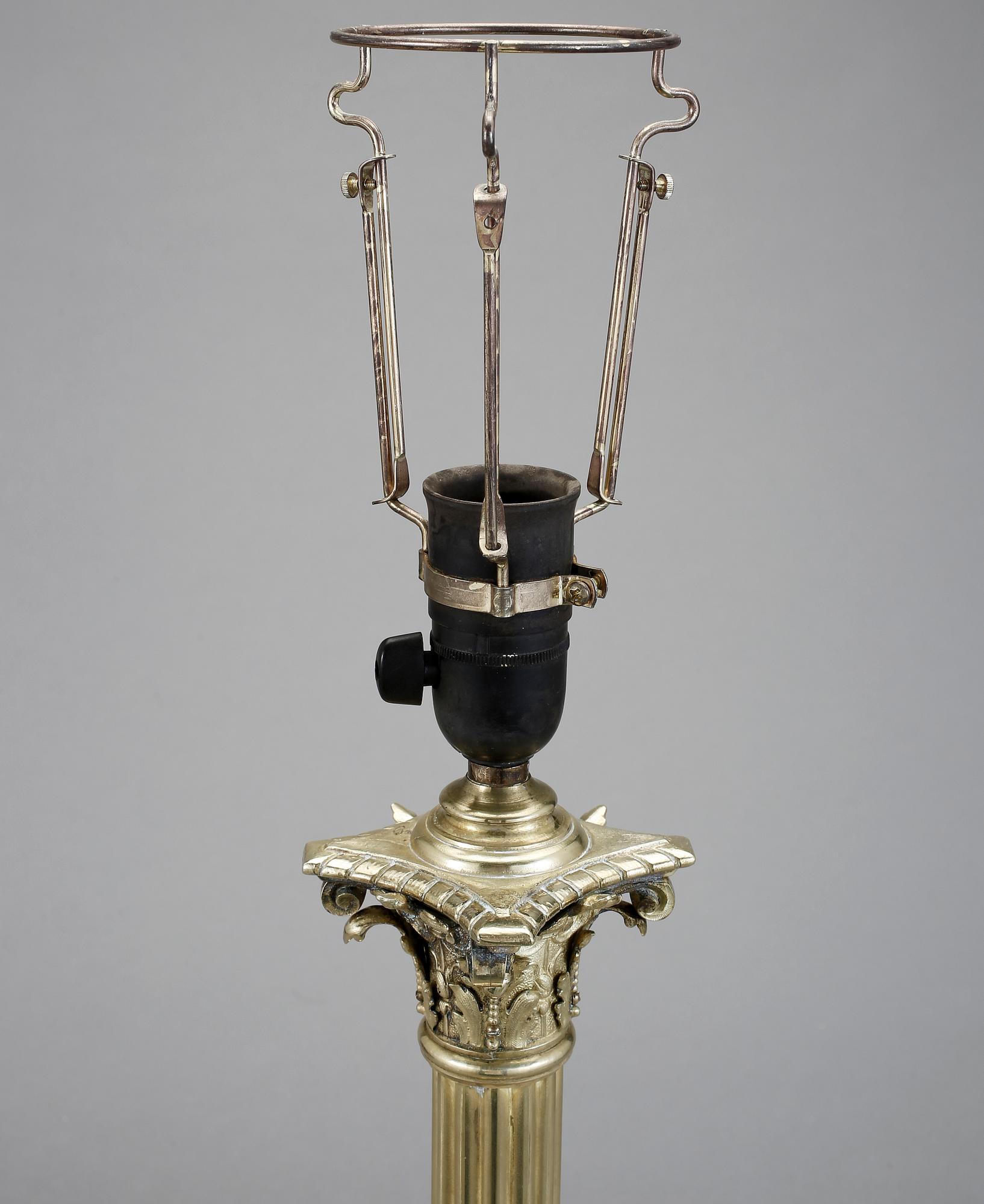BORDSLAMPA, mässing och förgylld metall, 1800-talets sista hälft.