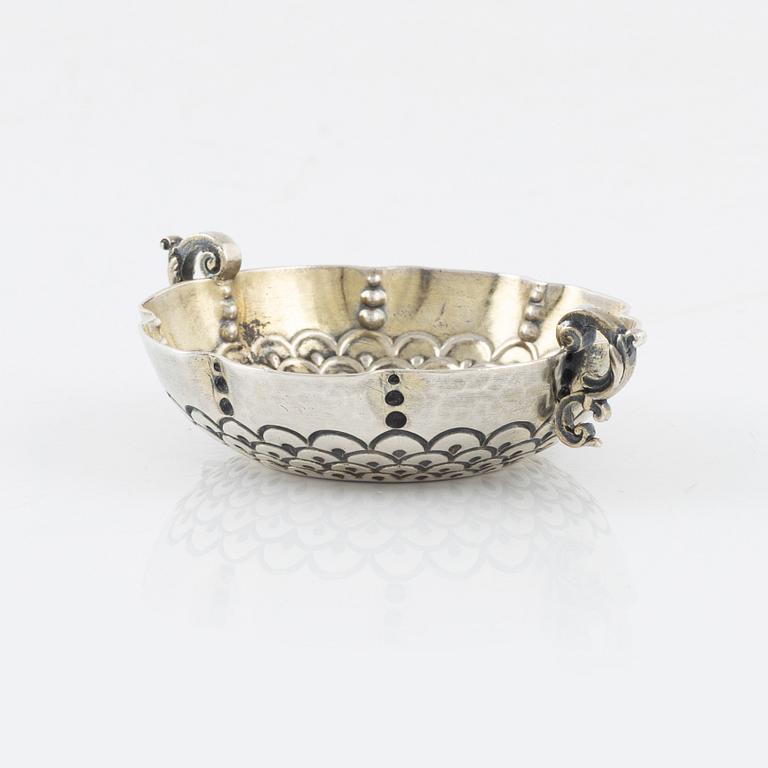 En liten vinprovningsskål, silver, möjligen Salzburg, Österrike. Ostämplad.