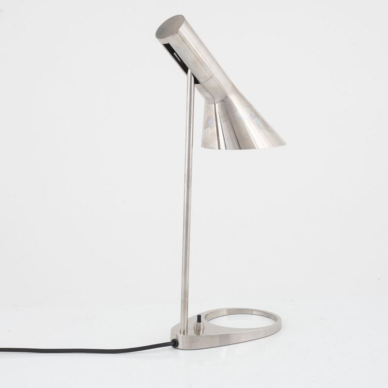 Arne Jacobsen, bordslampa, "AJ", Louis Poulsen, Danmark.