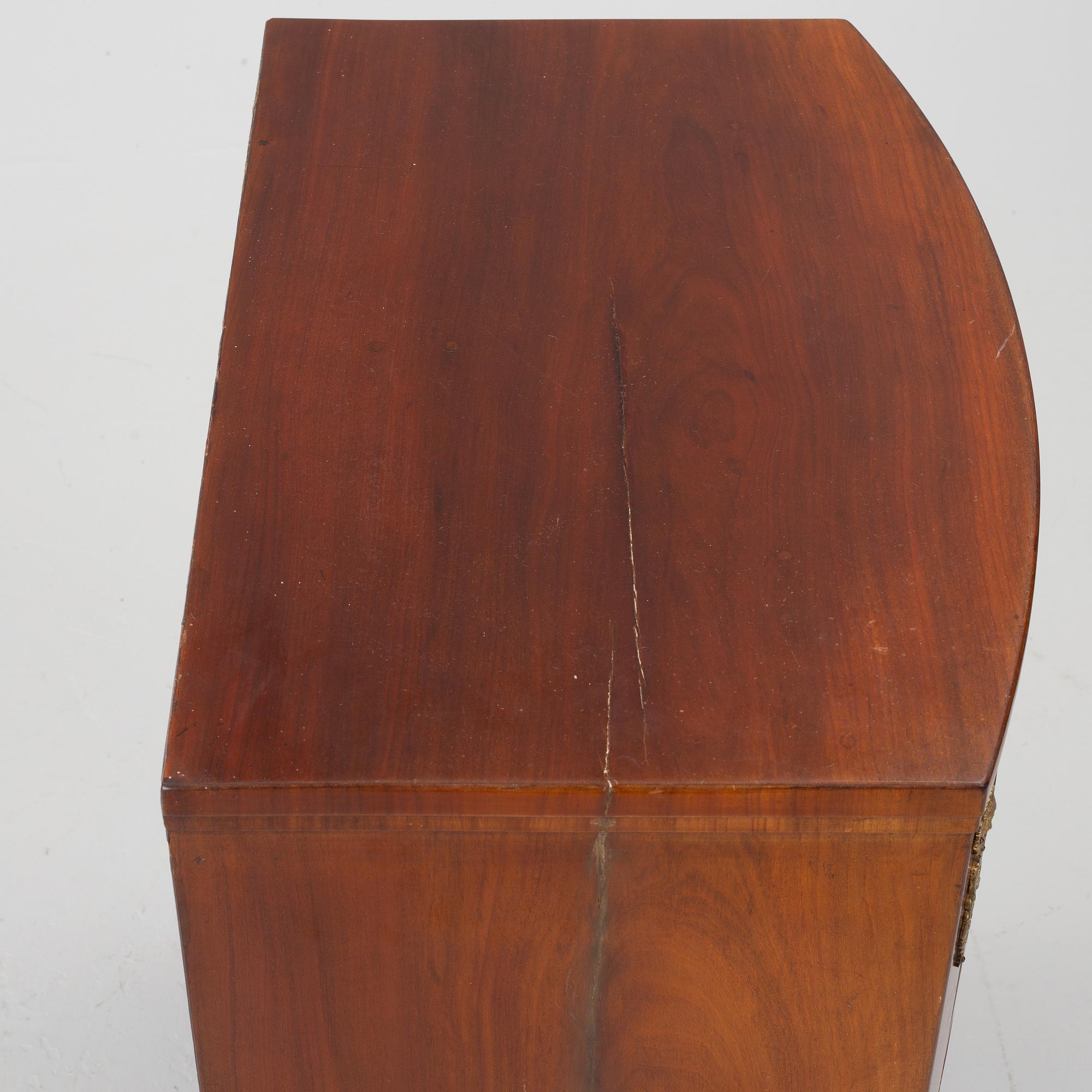 Chest of drawers, 19th century.